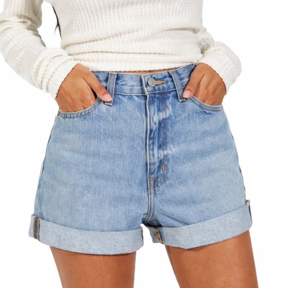 BDG NWT Mom High-Rise Jean Shorts Roll Hem 100% Cotton Blue Women's 27 x 2.5"